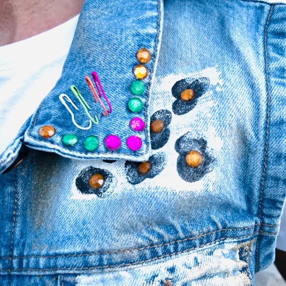 Born Free hand painted and intervened denim vest M/L - Picture 5 of 5